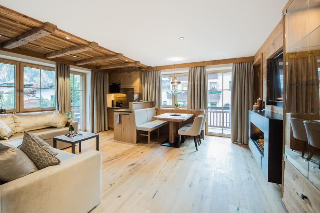Pepi'S Suites - Lechtal Apartments โฮลซ์เกา ภายนอก รูปภาพ